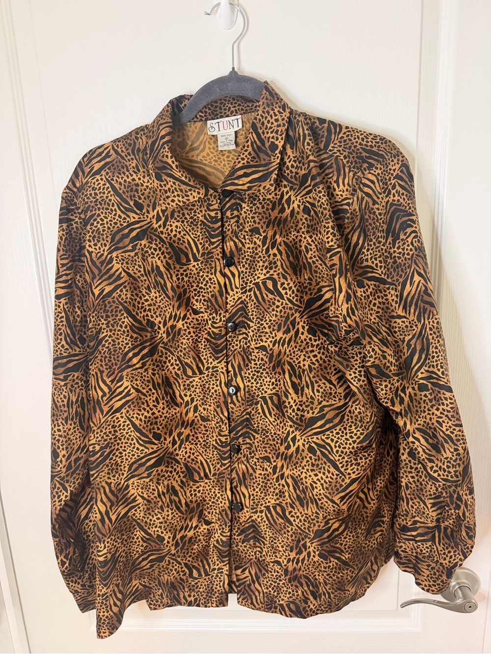 Stunt 100 silk Lightweight Animal-Print Shirt blouse